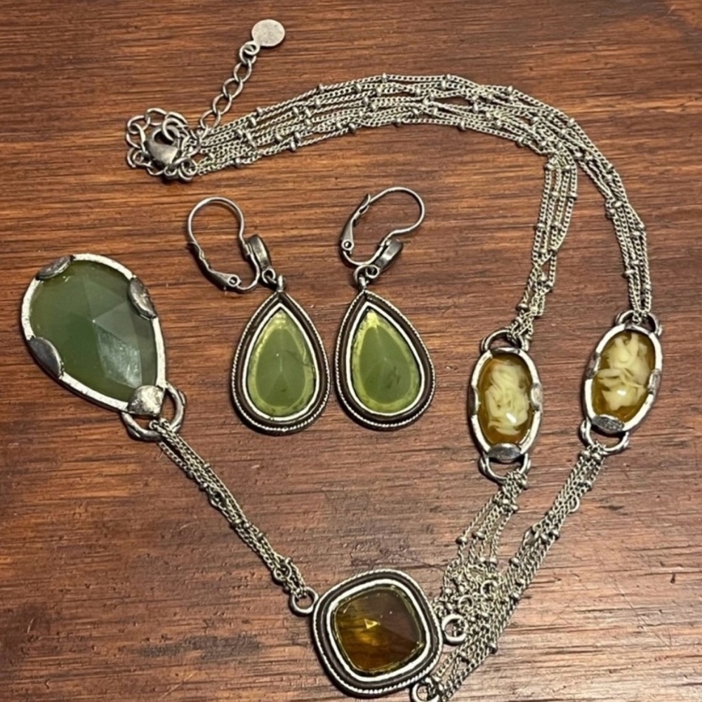 Gorgeous Xiomara Castro Silver Tone Amber Y-Necklace & Earring Set